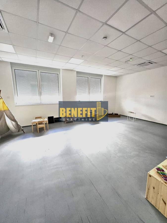 Комерційна нерухомість, 8073 м², 2 350 000$ — FAKTOR