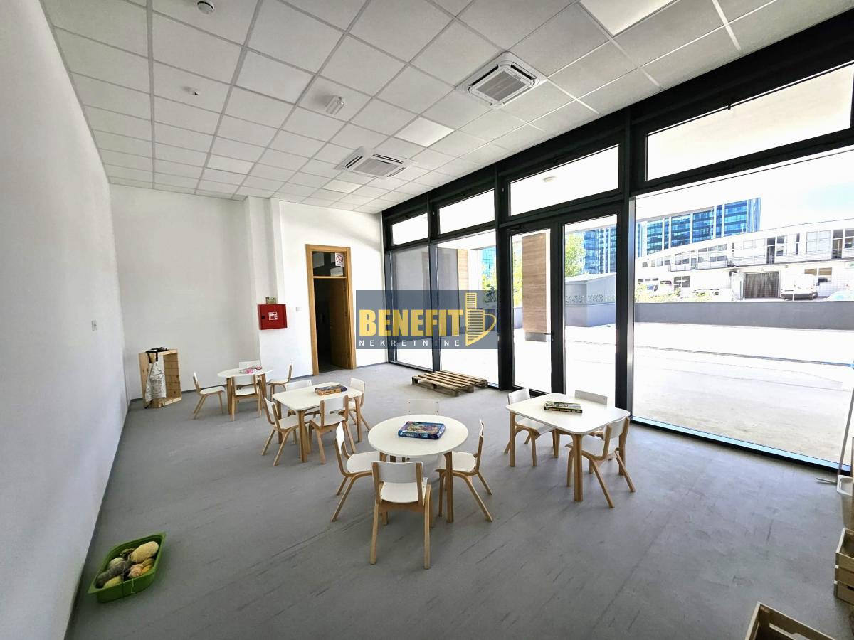 Комерційна нерухомість, 8073 м², 2 350 000$ — FAKTOR