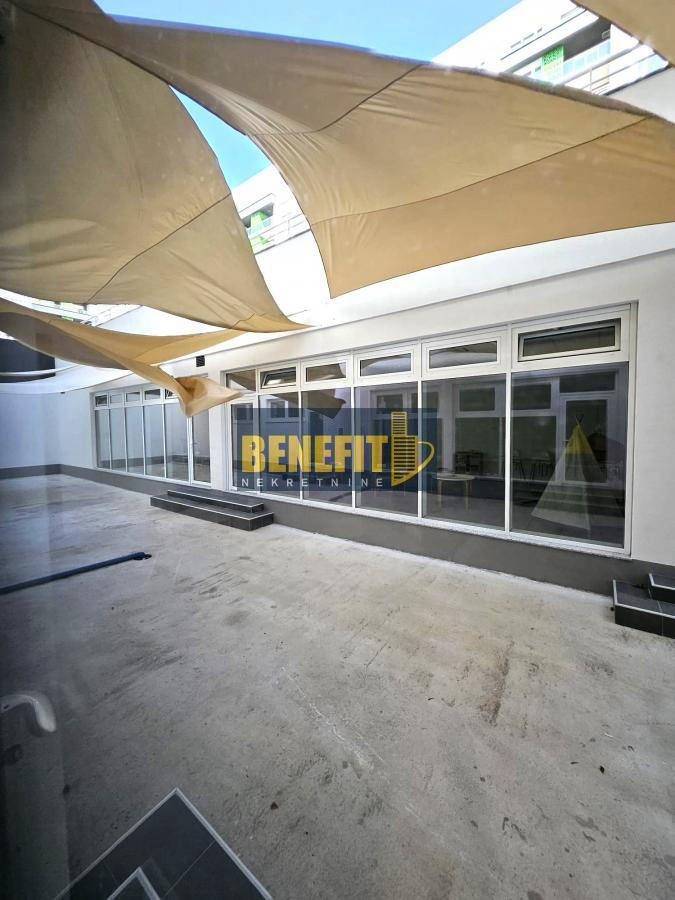 Комерційна нерухомість, 8073 м², 2 350 000$ — FAKTOR