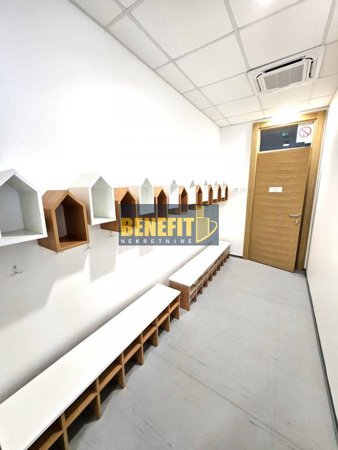 Комерційна нерухомість, 8073 м², 2 350 000$ — FAKTOR
