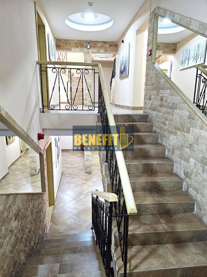 Комерційна нерухомість, 15231 м², 2 400 000$ — FAKTOR