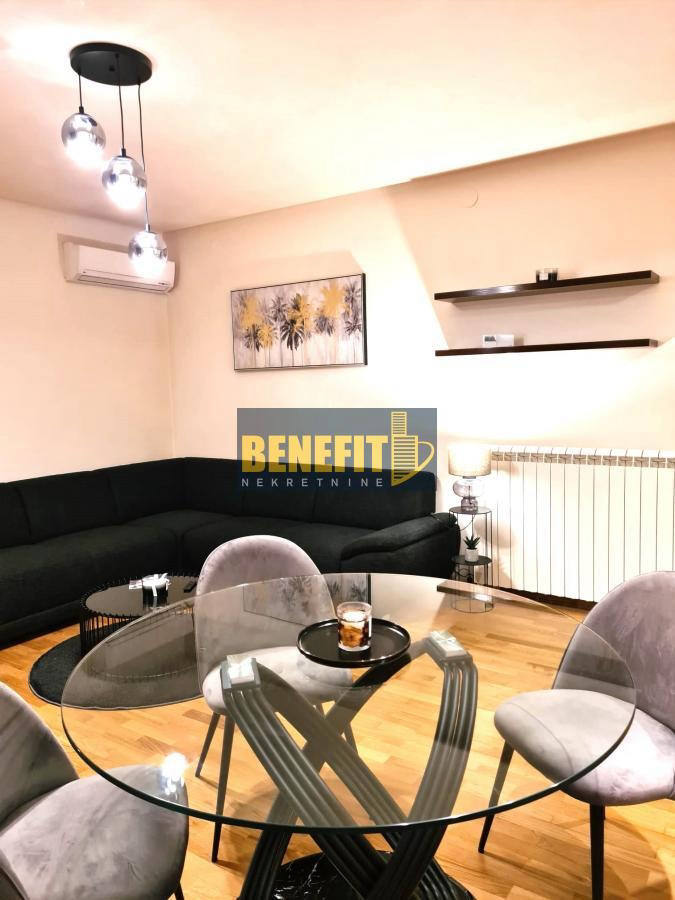 Квартира, 915 м², 360 000$ — FAKTOR
