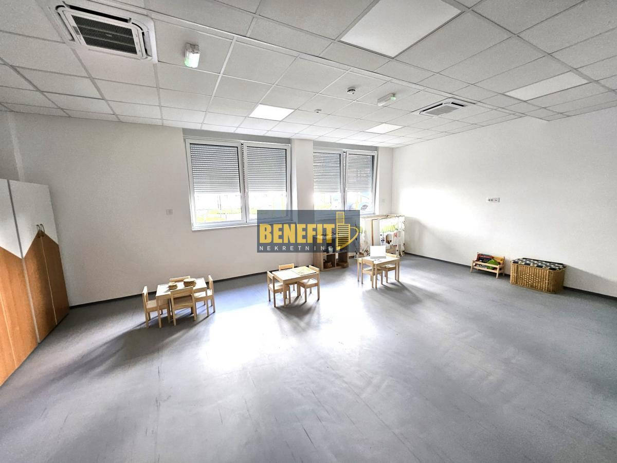 Комерційна нерухомість, 8073 м², 2 350 000$ — FAKTOR