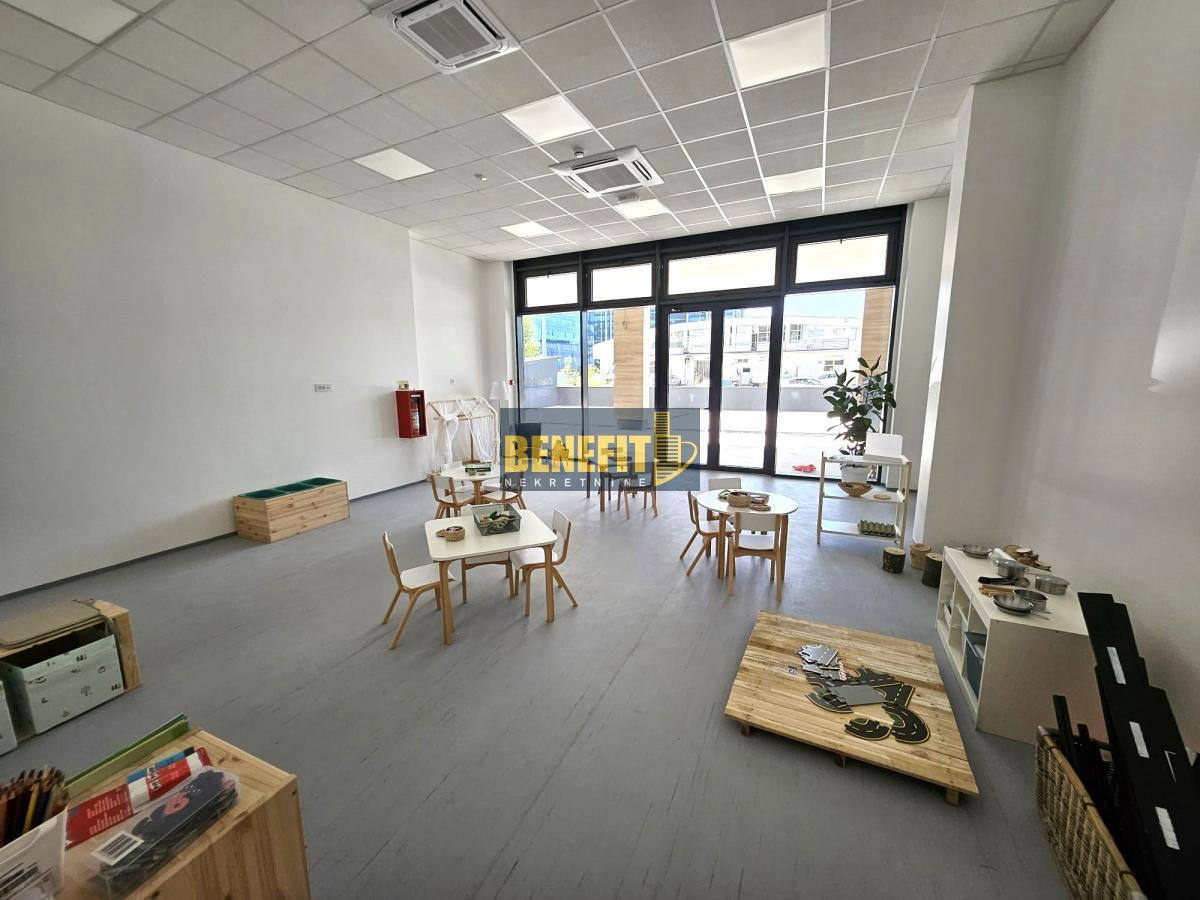 Комерційна нерухомість, 8073 м², 2 350 000$ — FAKTOR