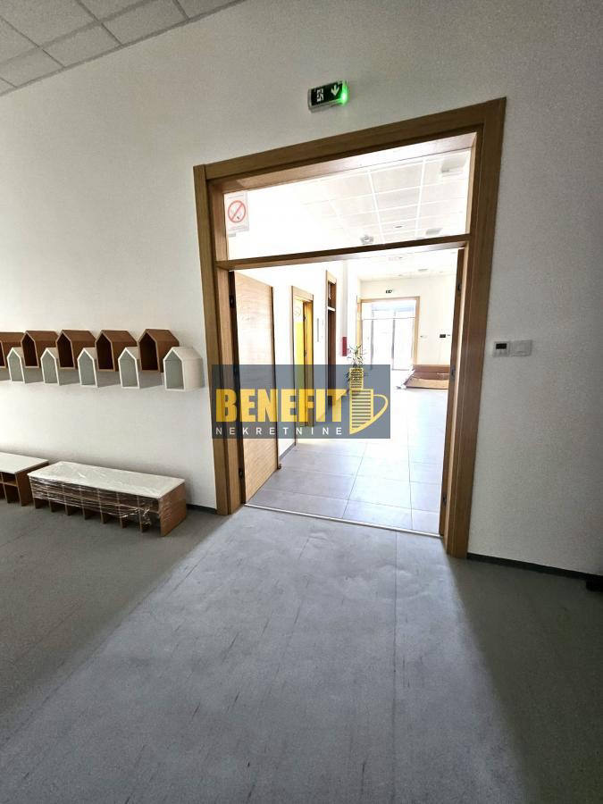 Комерційна нерухомість, 8073 м², 2 350 000$ — FAKTOR