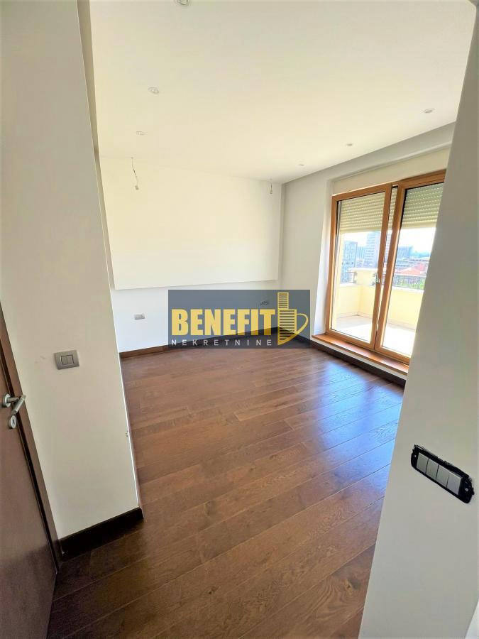 Квартира, 1432 м², 600 000$ — FAKTOR