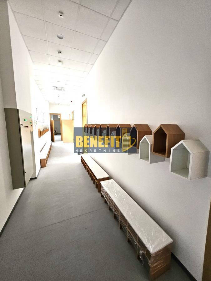 Комерційна нерухомість, 8073 м², 2 350 000$ — FAKTOR