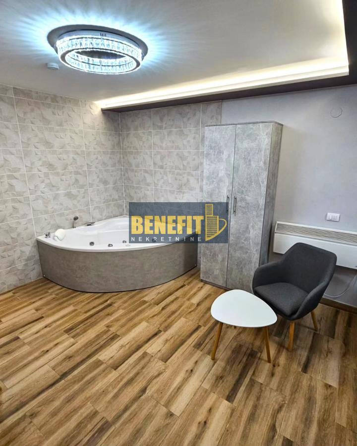 Комерційна нерухомість, 15231 м², 2 400 000$ — FAKTOR