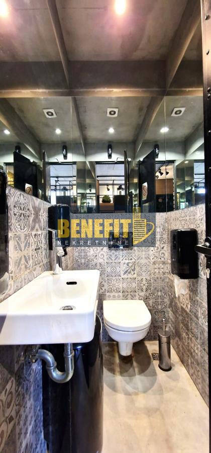 Коммерческая недвижимость, 2433 м², 980 000$ — FAKTOR