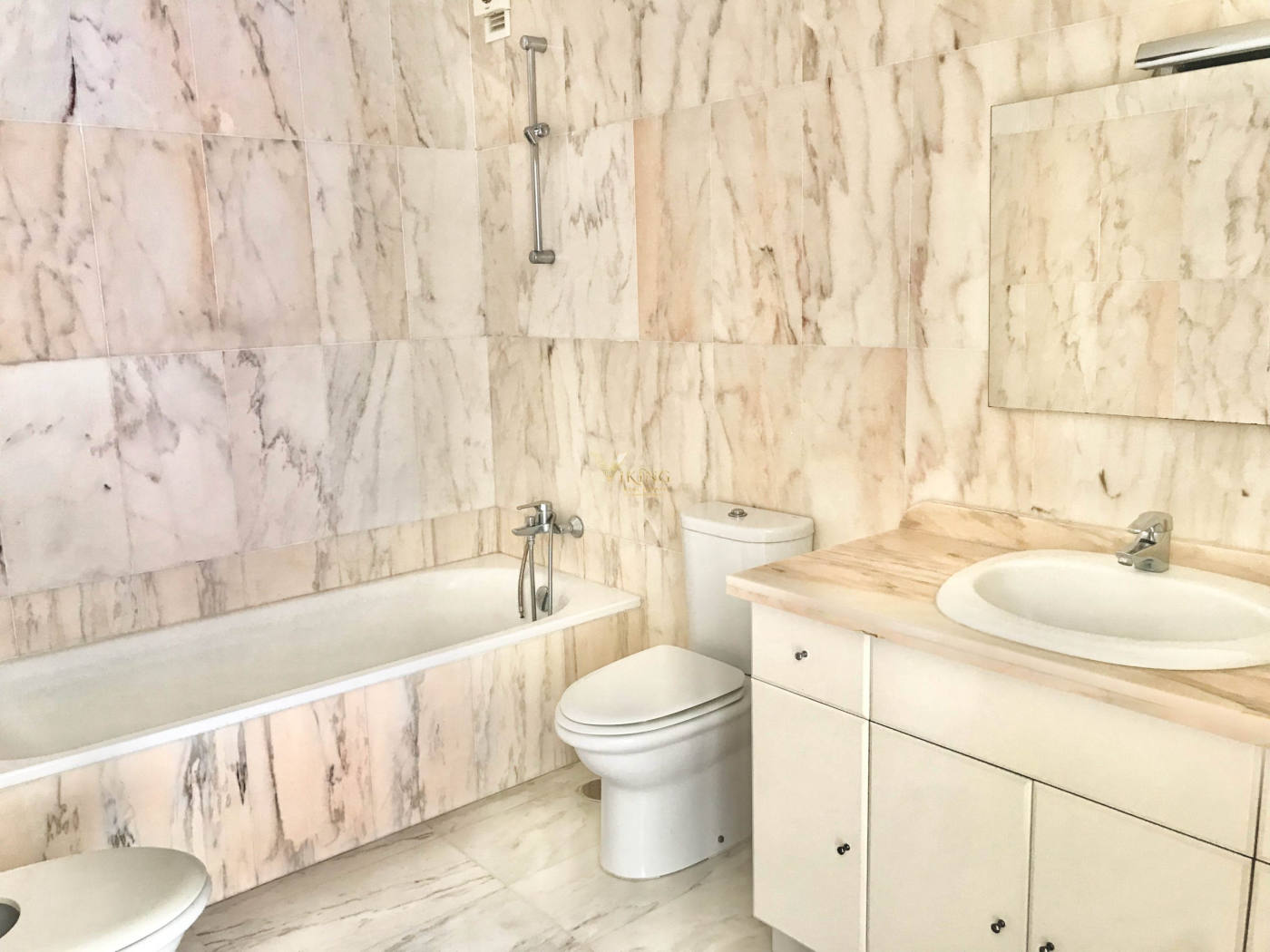Квартира, 1249 м², 385 000$ — FAKTOR