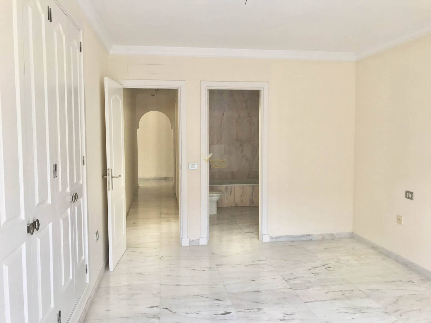 Квартира, 1249 м², 385 000$ — FAKTOR