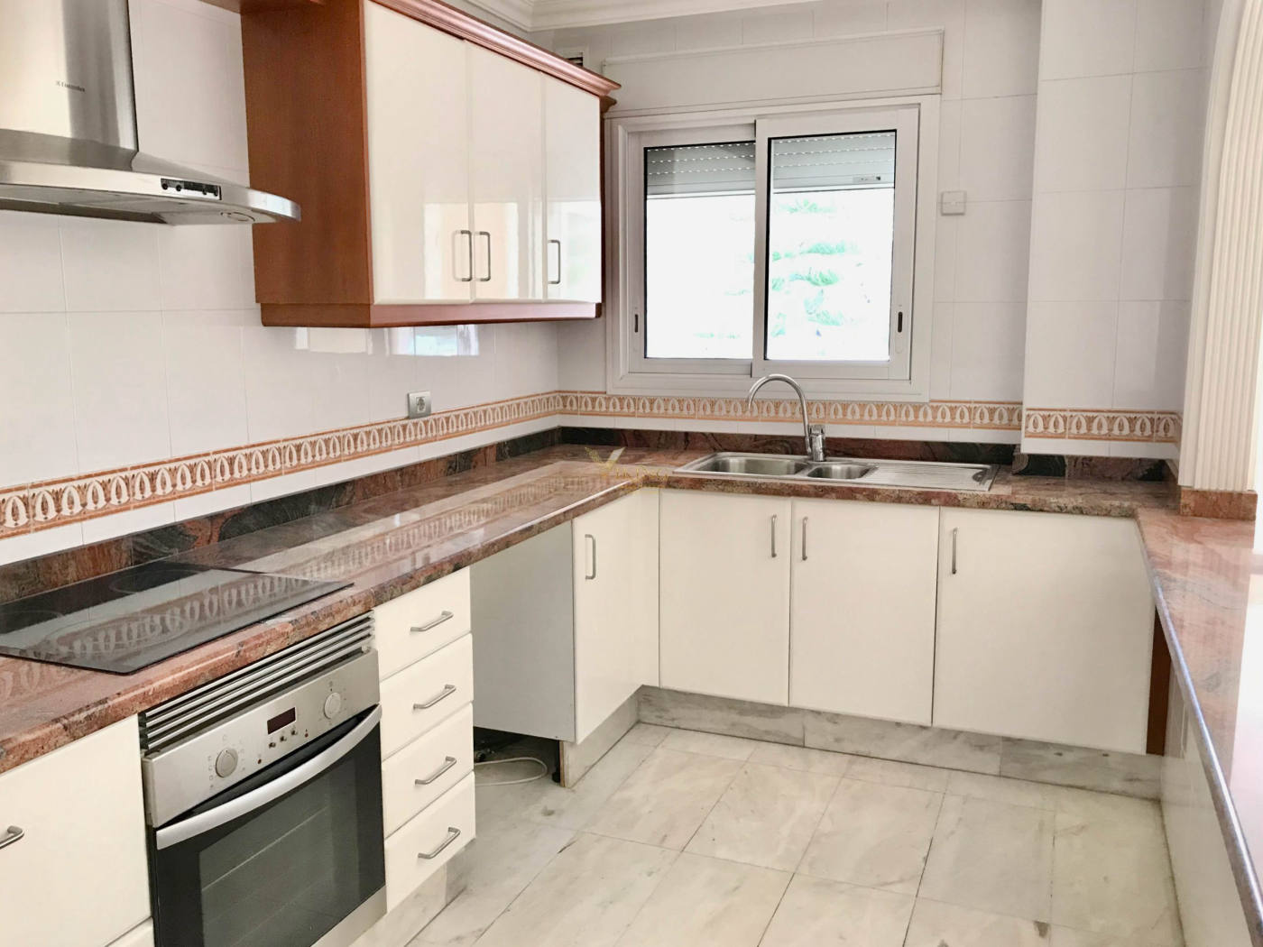 Квартира, 1249 м², 385 000$ — FAKTOR