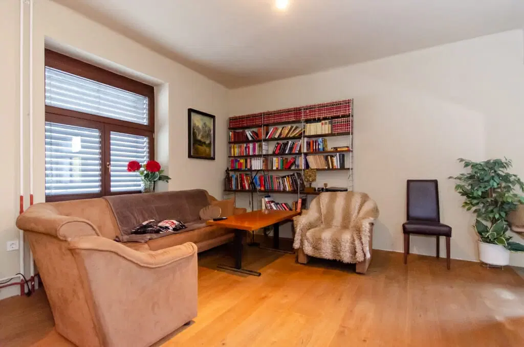 Комерційна нерухомість, 2895 м², 695 000$ — FAKTOR
