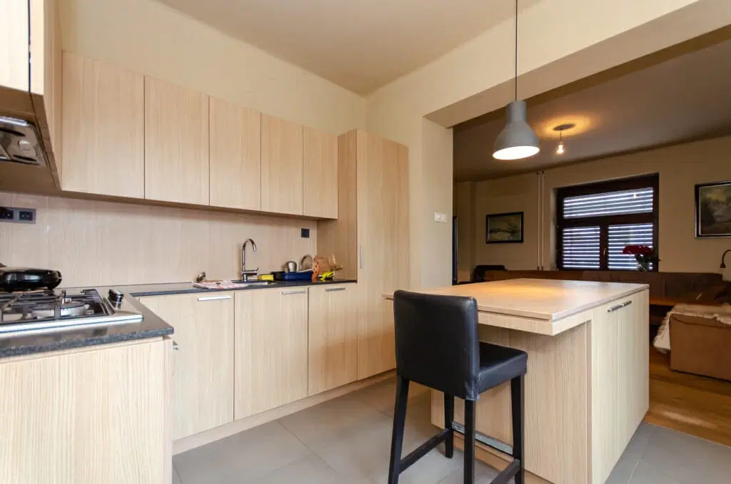 Комерційна нерухомість, 2895 м², 695 000$ — FAKTOR