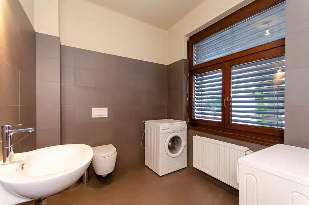Комерційна нерухомість, 2895 м², 695 000$ — FAKTOR