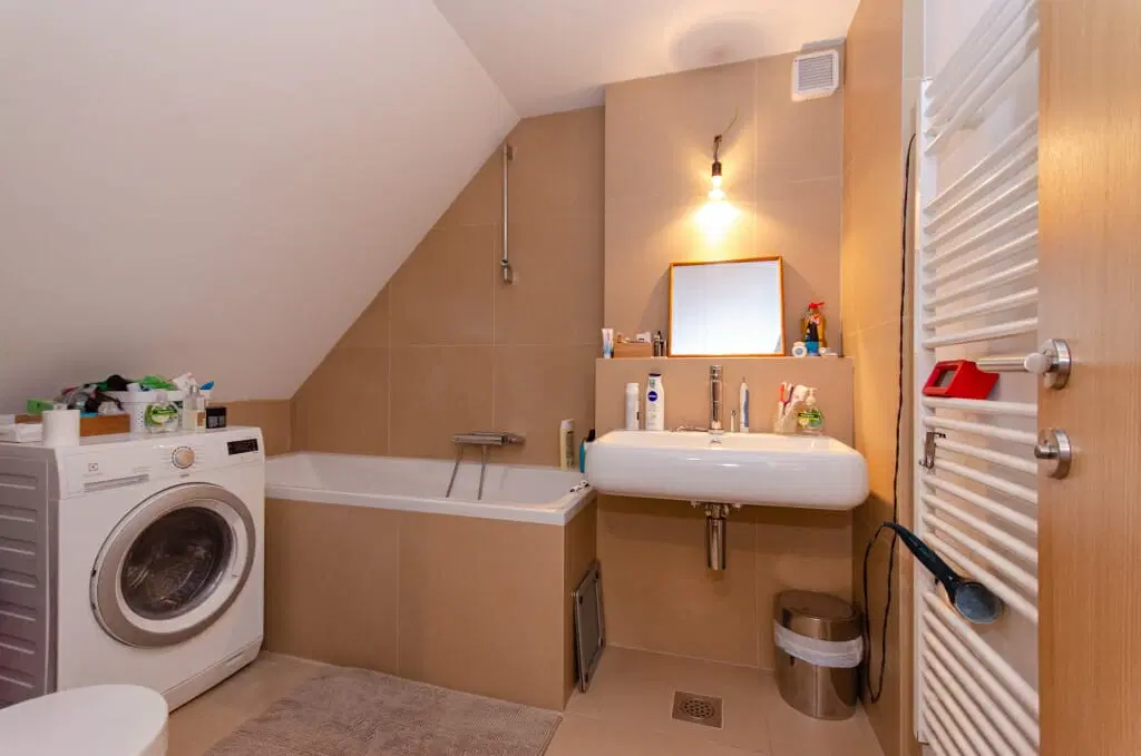 Комерційна нерухомість, 2895 м², 695 000$ — FAKTOR