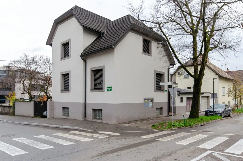 Комерційна нерухомість, 2895 м², 695 000$ — FAKTOR
