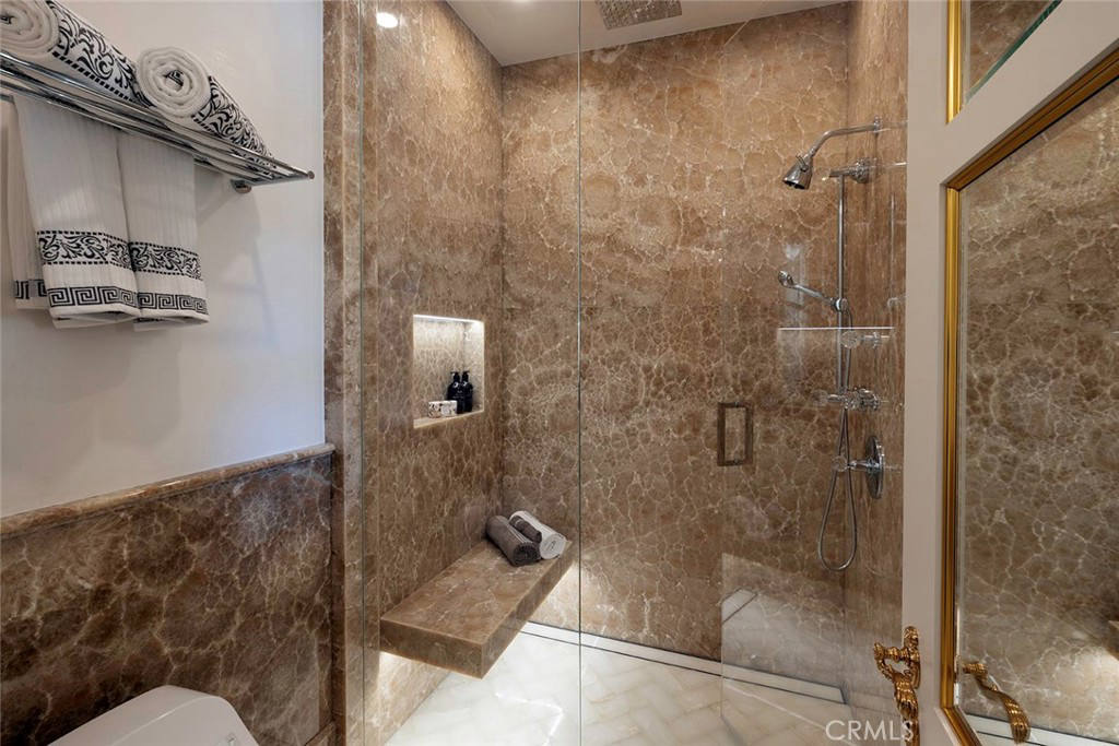 Дом, 15500 м², 69 800 000$ — FAKTOR
