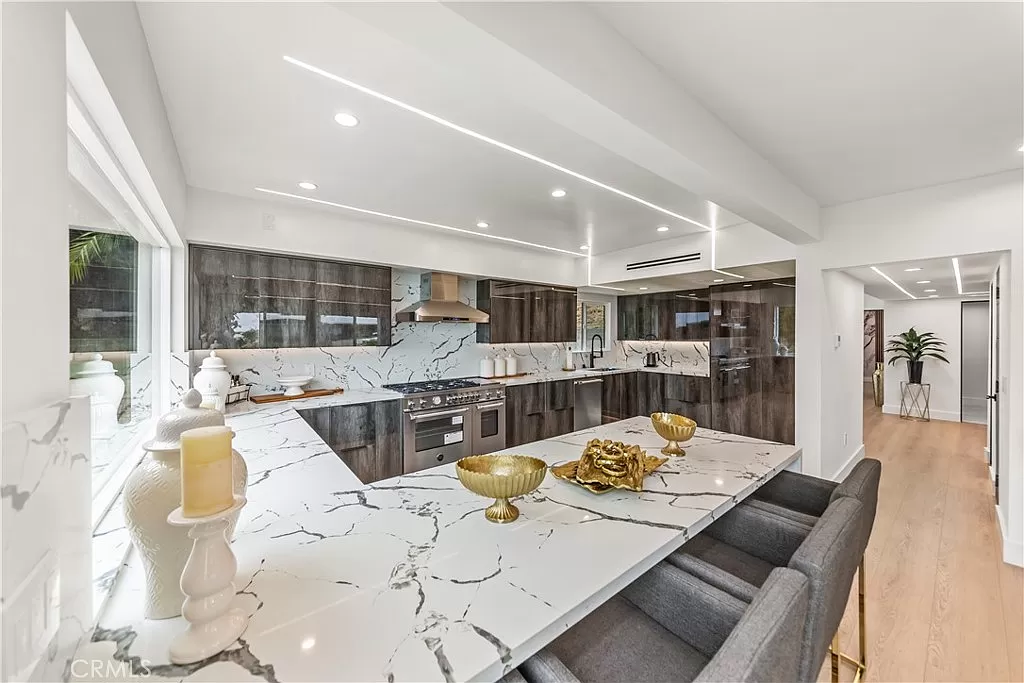 Дом, 3251 м², 6 499 000$ — FAKTOR