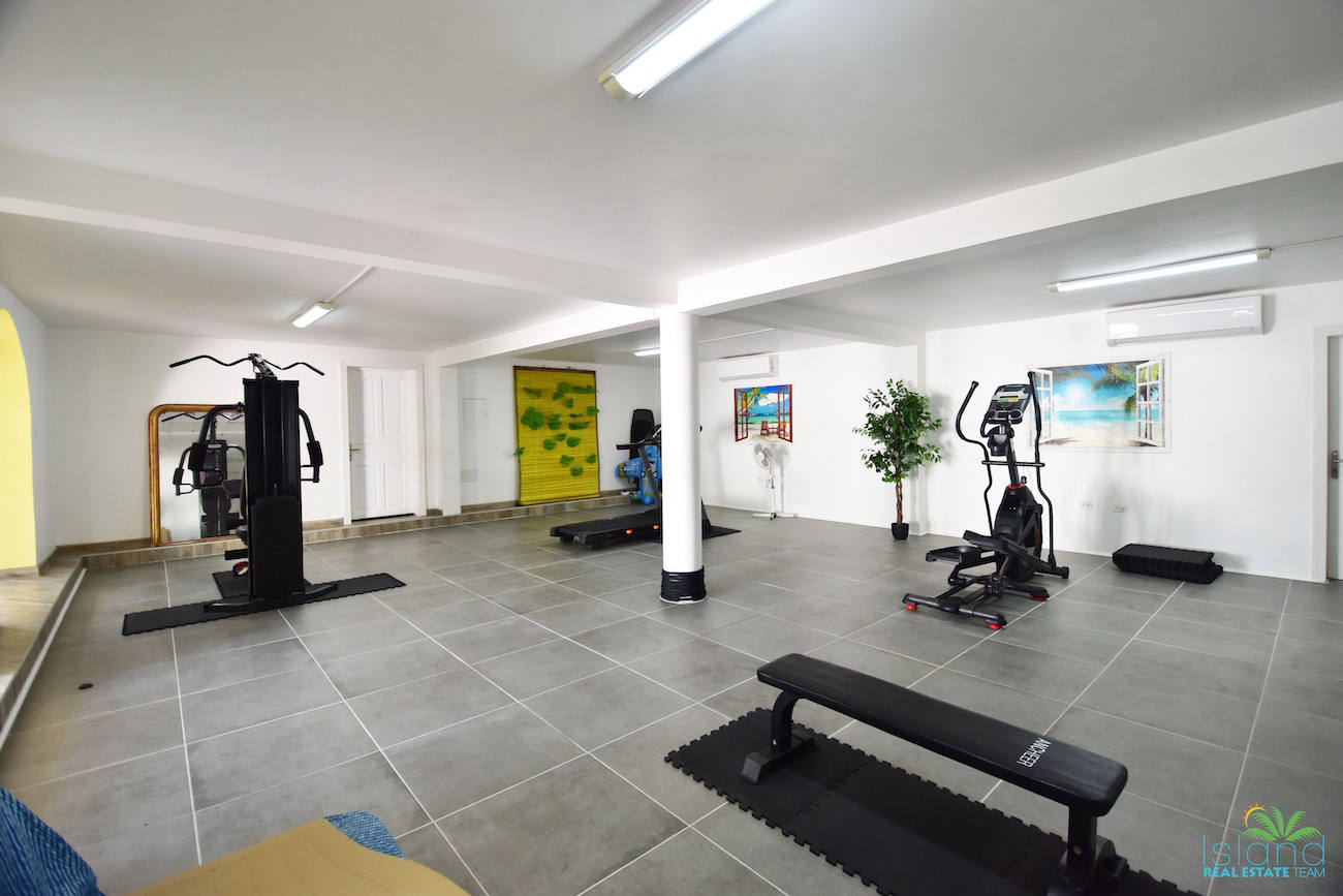 Дом, 14639 м², 2 495 000$ — FAKTOR