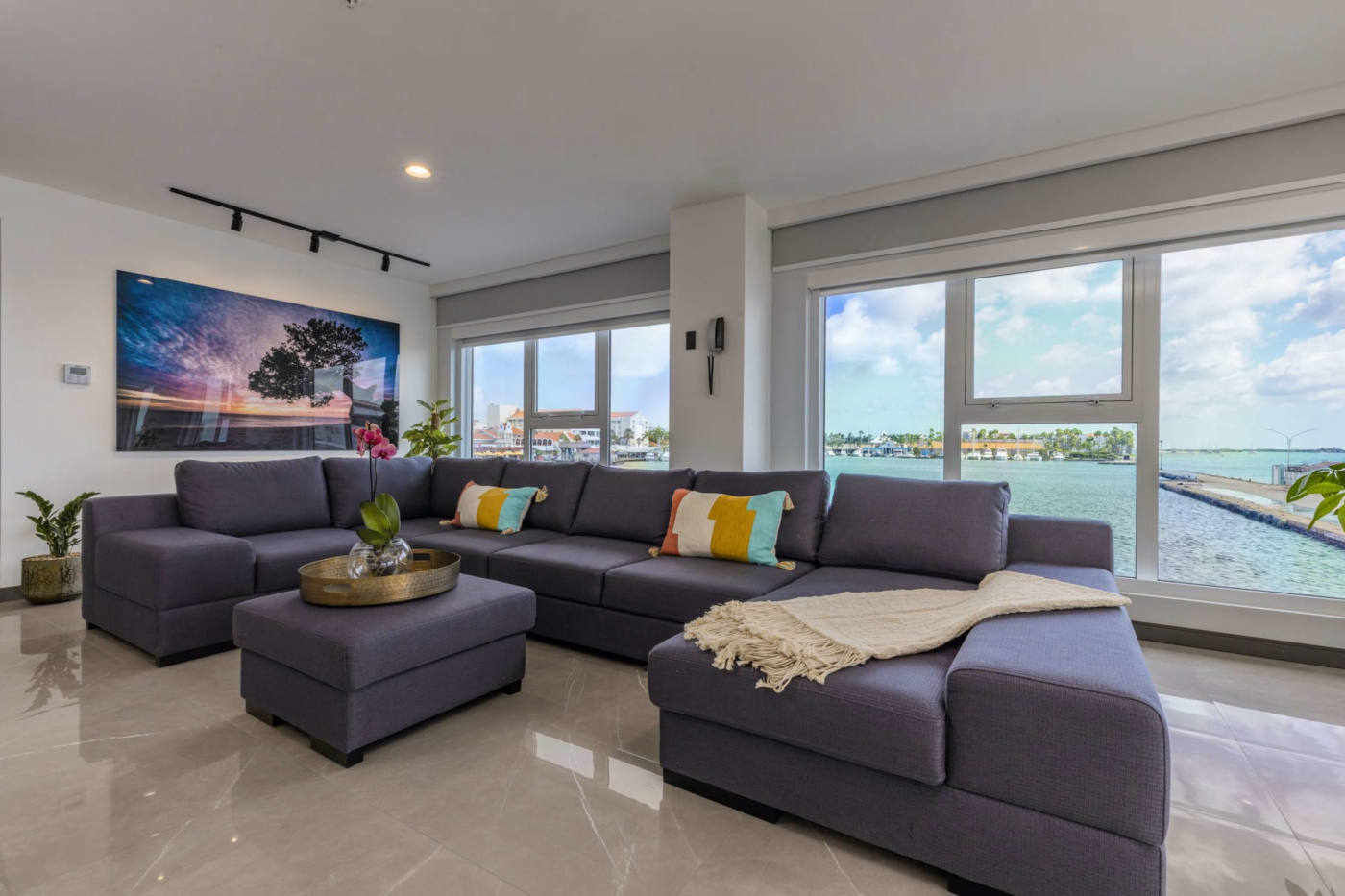 Квартира, 1991 м², 1 480 000$ — FAKTOR