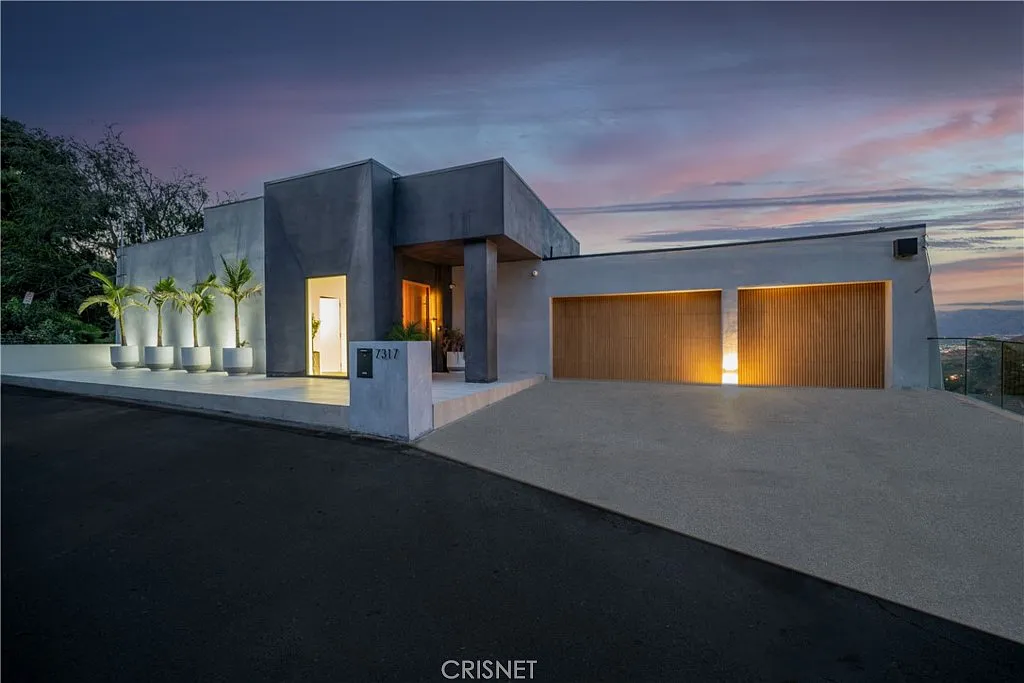 House, 3 617 m²