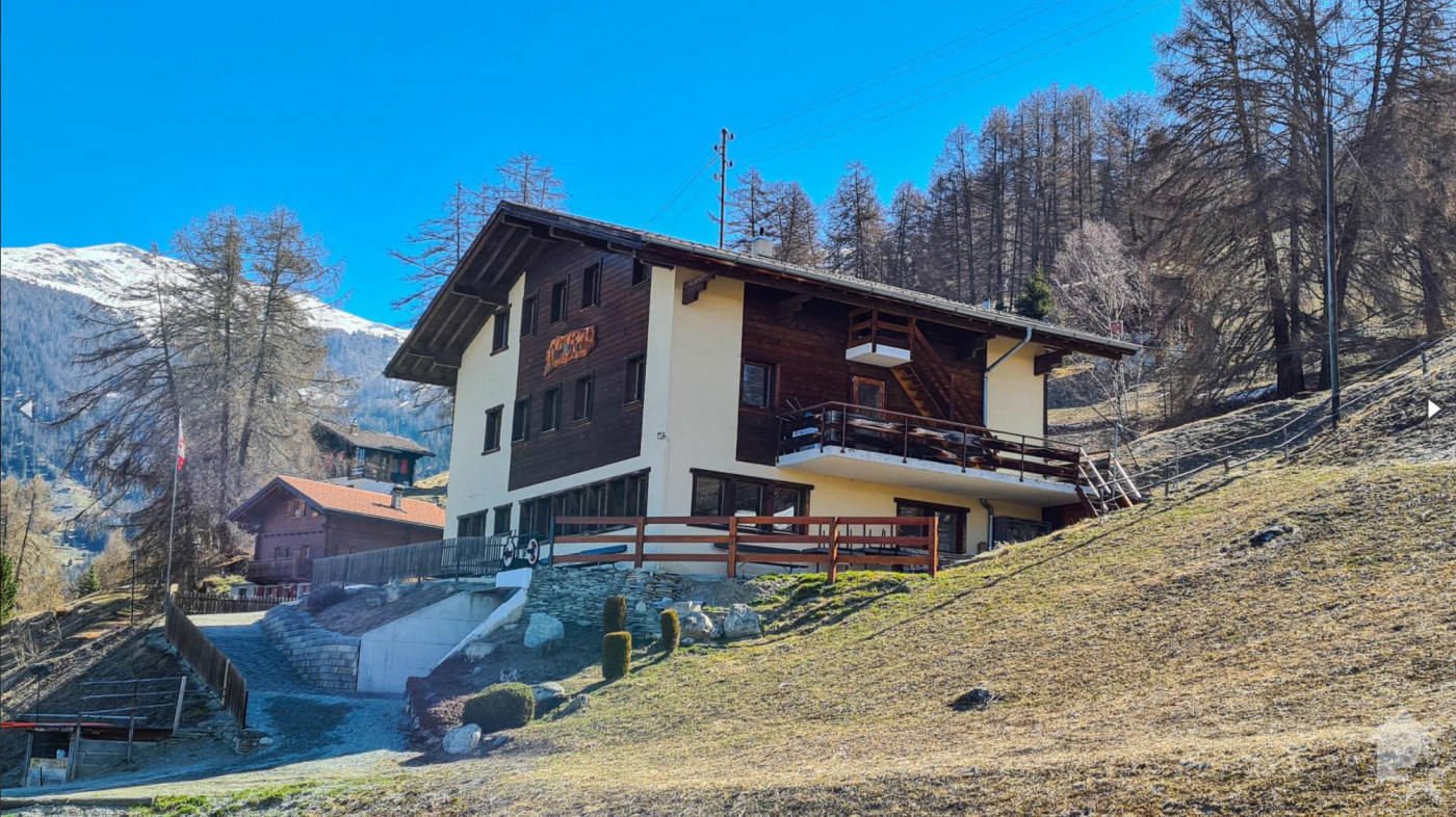 House, 5 705 m²