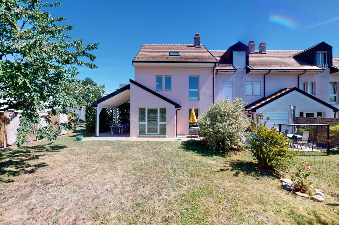 House, 1 894 m²