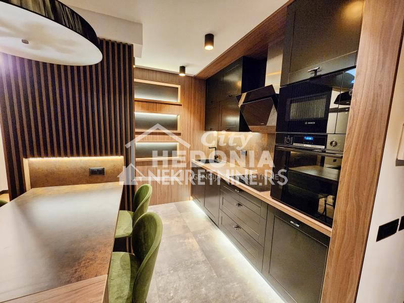 Квартира, 883 м², 518 052$ — FAKTOR