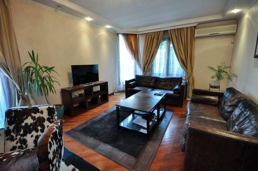 House, 3 768 m²
