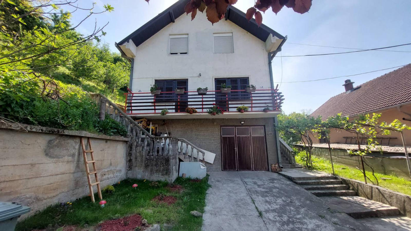 Будинок, 2 239 м²
