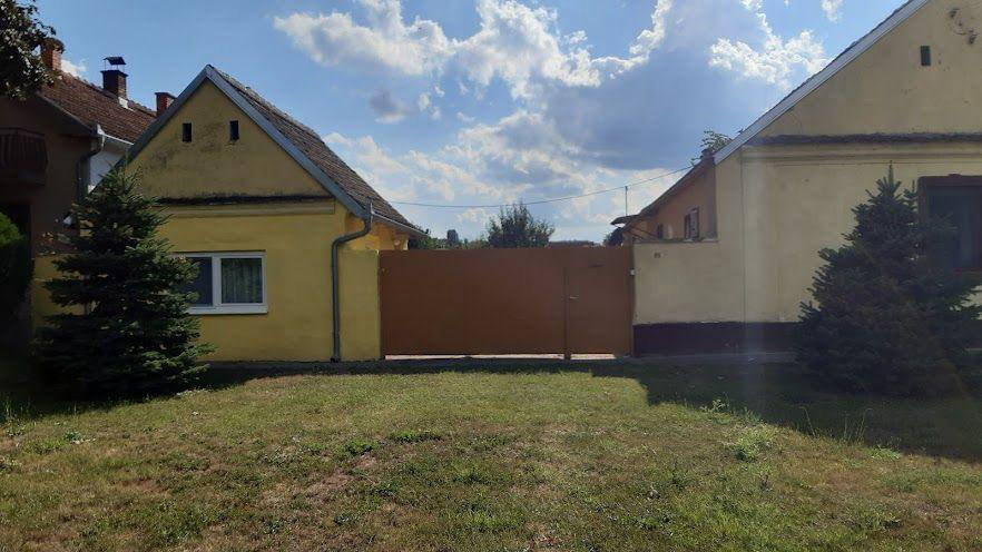 Будинок, 1346 м², 34 796$ — FAKTOR