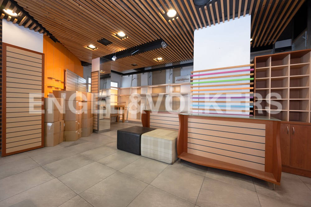 Комерційна нерухомість, 3390 м², 1 539 000$ — FAKTOR